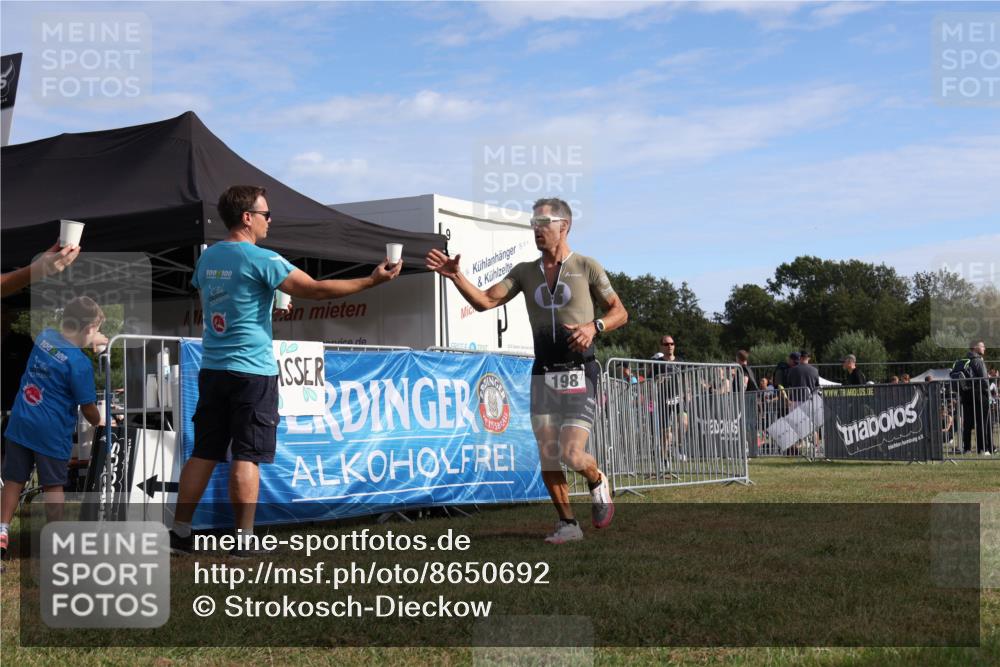 31.08.2025 - Elbe Triathlon Hamburg Strokosch-Dieckow http://msf.ph/oto/8650692 31.08.2025 09:37:30 Laufen 100, 100, 100, 100, 884, 198 meine-sportfotos.de