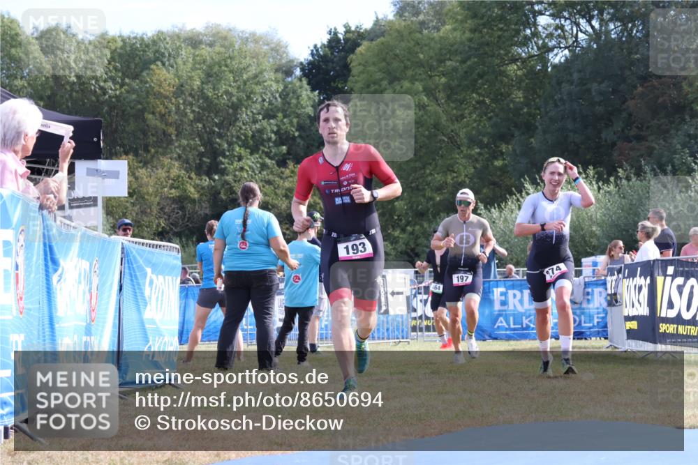 31.08.2025 - Elbe Triathlon Hamburg Strokosch-Dieckow http://msf.ph/oto/8650694 31.08.2025 10:26:19 Ziel 193, 197, 221, 274 meine-sportfotos.de