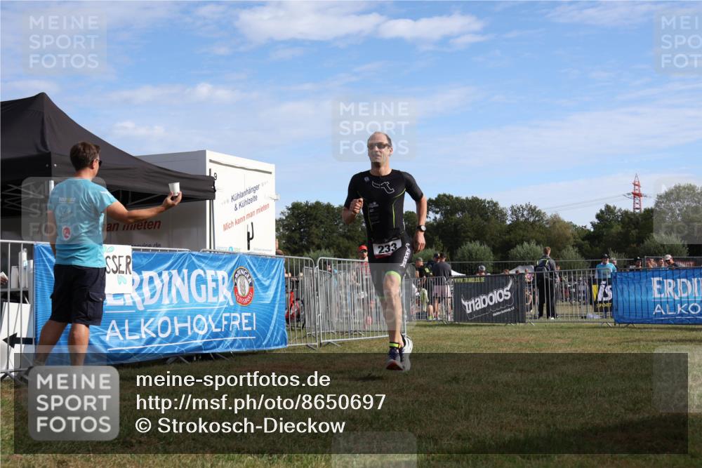 31.08.2025 - Elbe Triathlon Hamburg Strokosch-Dieckow http://msf.ph/oto/8650697 31.08.2025 09:37:34 Laufen 100, 100, 188, 8, 233 meine-sportfotos.de