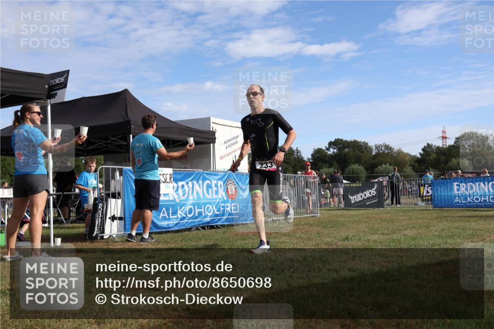 31.08.2025 - Elbe Triathlon Hamburg Strokosch-Dieckow http://msf.ph/oto/8650698 31.08.2025 09:37:34 Laufen 100, 100, 100, 100, 8, 233 meine-sportfotos.de