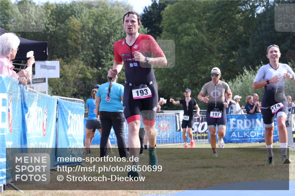 31.08.2025 - Elbe Triathlon Hamburg Strokosch-Dieckow http://msf.ph/oto/8650699 31.08.2025 10:26:20 Ziel 193, 197, 221, 274 meine-sportfotos.de