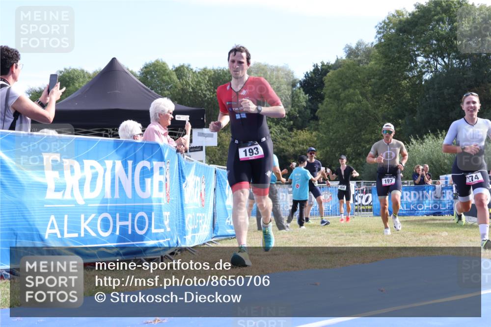 31.08.2025 - Elbe Triathlon Hamburg Strokosch-Dieckow http://msf.ph/oto/8650706 31.08.2025 10:26:21 Ziel 193, 197, 221, 274, 389 meine-sportfotos.de