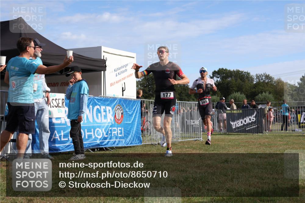 31.08.2025 - Elbe Triathlon Hamburg Strokosch-Dieckow http://msf.ph/oto/8650710 31.08.2025 09:38:10 Laufen 100, 100, 88, 88, 177, 345 meine-sportfotos.de