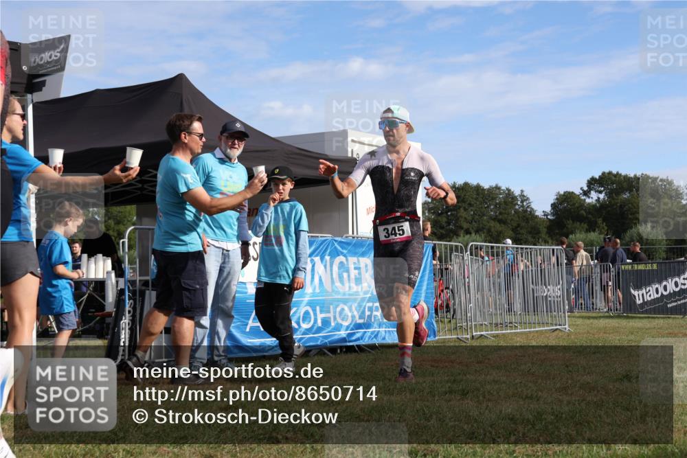 31.08.2025 - Elbe Triathlon Hamburg Strokosch-Dieckow http://msf.ph/oto/8650714 31.08.2025 09:38:11 Laufen 345 meine-sportfotos.de