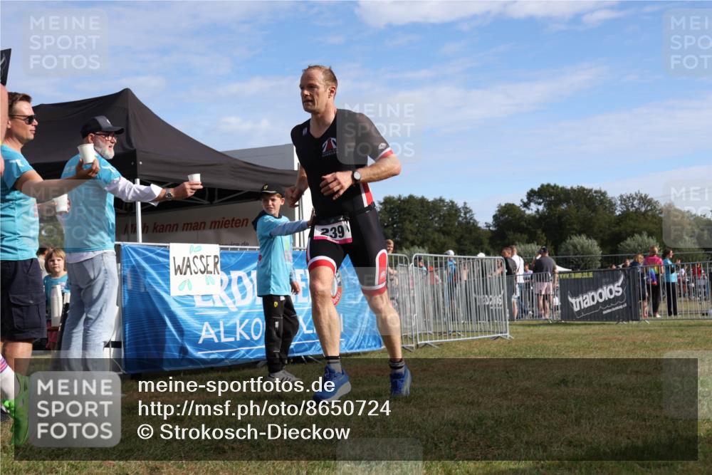 31.08.2025 - Elbe Triathlon Hamburg Strokosch-Dieckow http://msf.ph/oto/8650724 31.08.2025 09:38:51 Laufen 239 meine-sportfotos.de