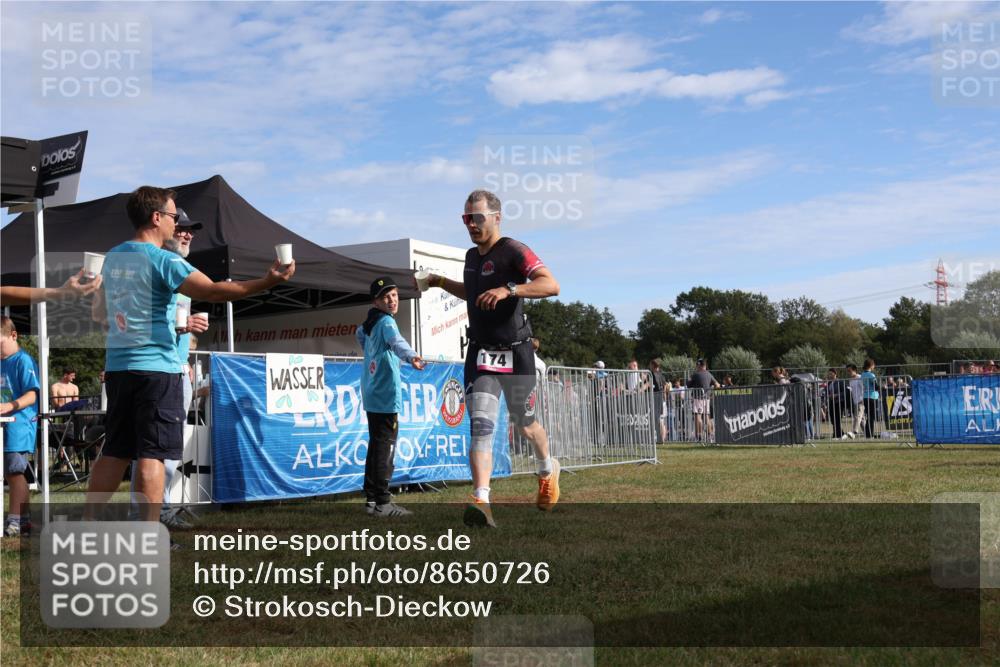 31.08.2025 - Elbe Triathlon Hamburg Strokosch-Dieckow http://msf.ph/oto/8650726 31.08.2025 09:39:04 Laufen 100, 100, 48, 174 meine-sportfotos.de