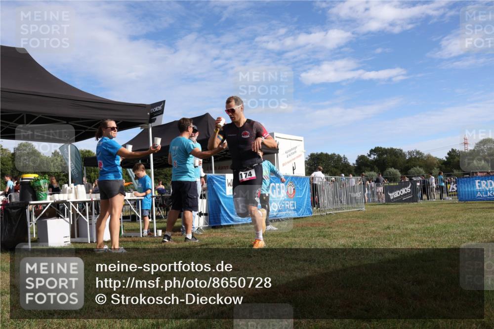 31.08.2025 - Elbe Triathlon Hamburg Strokosch-Dieckow http://msf.ph/oto/8650728 31.08.2025 09:39:04 Laufen 174 meine-sportfotos.de