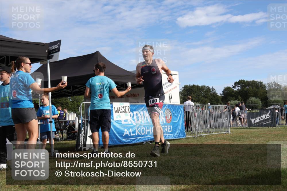 31.08.2025 - Elbe Triathlon Hamburg Strokosch-Dieckow http://msf.ph/oto/8650731 31.08.2025 09:39:11 Laufen 100, 00, 180 meine-sportfotos.de