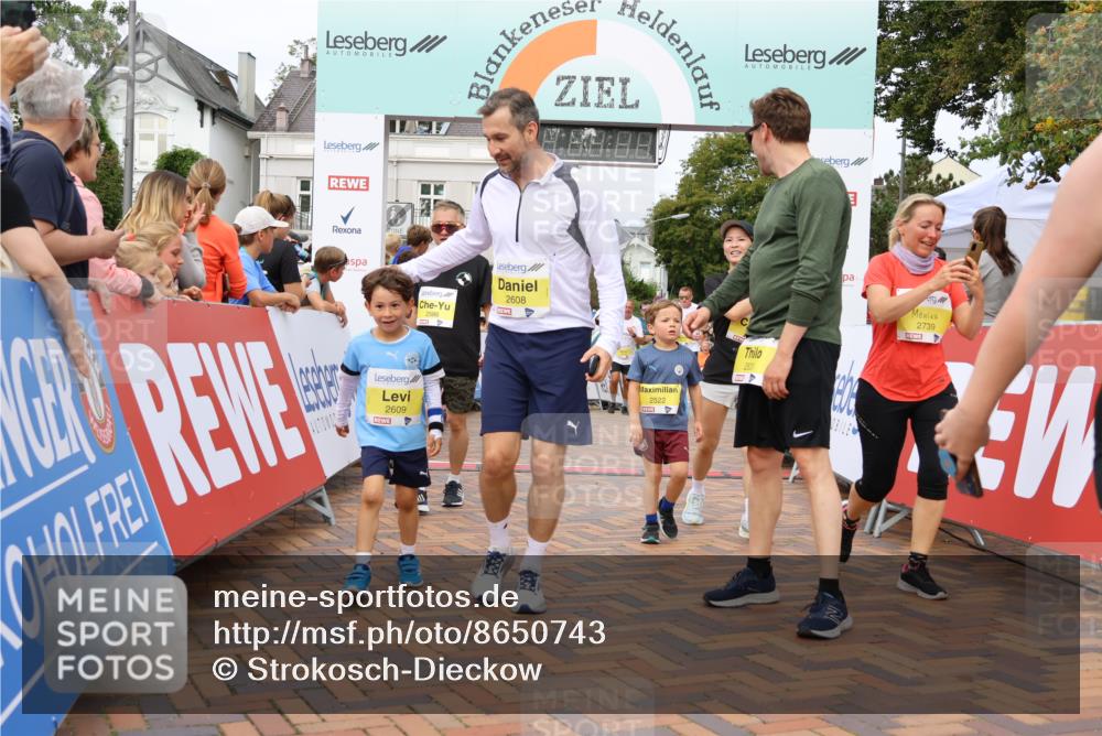 31.08.2025 - 21. Blankeneser Heldenlauf Strokosch-Dieckow http://msf.ph/oto/8650743 31.08.2025 10:36:28 Ziel 2585, 2586, 2739, 2645, 2650, 2744, 2692, 2691, 2608, 2609, 2520, 2522, 2377, 2670, 2674 meine-sportfotos.de