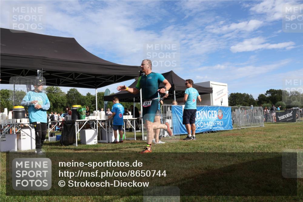 31.08.2025 - Elbe Triathlon Hamburg Strokosch-Dieckow http://msf.ph/oto/8650744 31.08.2025 09:40:01 Laufen 221 meine-sportfotos.de