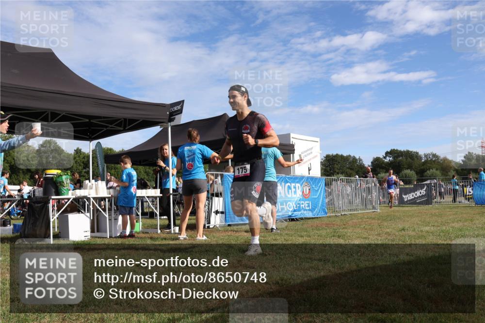 31.08.2025 - Elbe Triathlon Hamburg Strokosch-Dieckow http://msf.ph/oto/8650748 31.08.2025 09:40:22 Laufen 100, 100, 175 meine-sportfotos.de