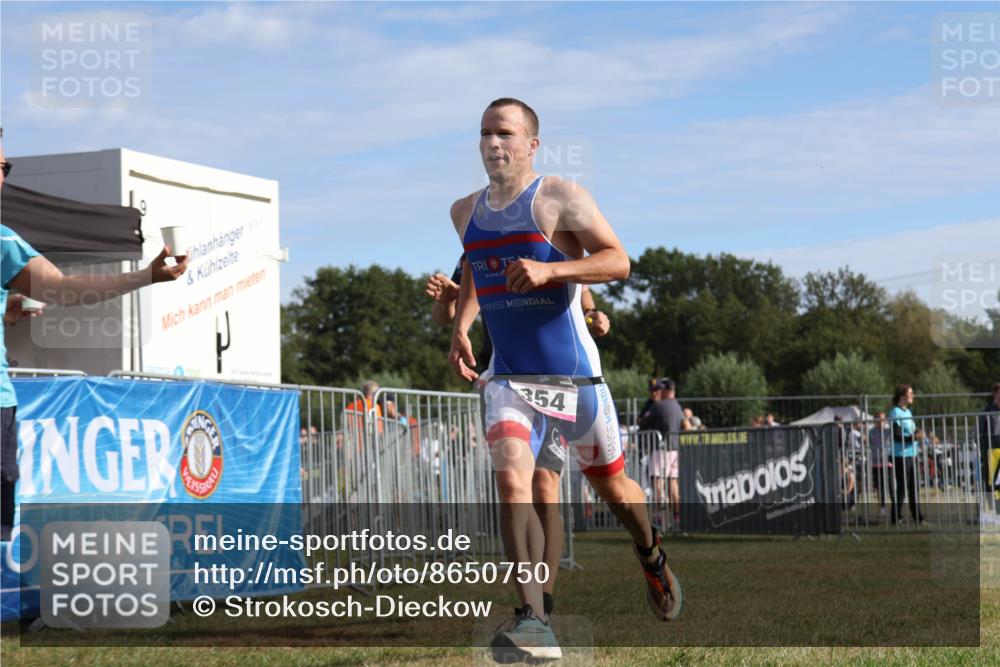 31.08.2025 - Elbe Triathlon Hamburg Strokosch-Dieckow http://msf.ph/oto/8650750 31.08.2025 09:40:25 Laufen 354 meine-sportfotos.de