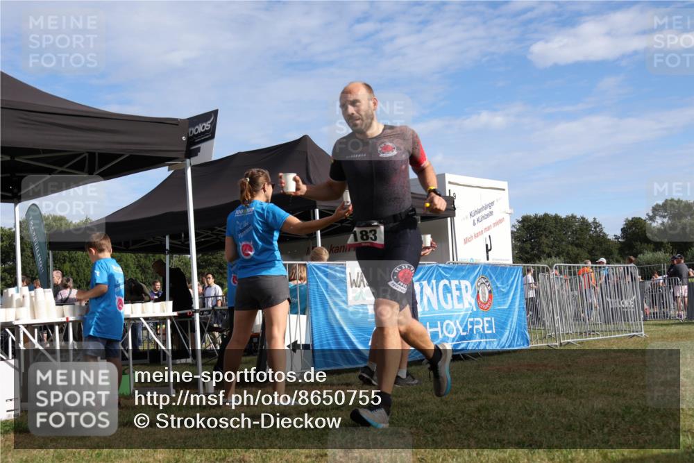 31.08.2025 - Elbe Triathlon Hamburg Strokosch-Dieckow http://msf.ph/oto/8650755 31.08.2025 09:40:26 Laufen 100, 100, 183, 1910 meine-sportfotos.de