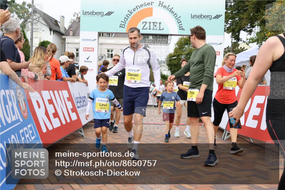 31.08.2025 - 21. Blankeneser Heldenlauf Strokosch-Dieckow http://msf.ph/oto/8650757 31.08.2025 10:36:28 Ziel 2585, 2586, 2739, 2645, 2650, 2744, 2692, 2691, 2608, 2609, 2520, 2522, 2377, 2670, 2674 meine-sportfotos.de