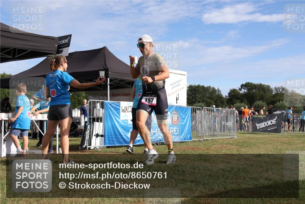 31.08.2025 - Elbe Triathlon Hamburg Strokosch-Dieckow http://msf.ph/oto/8650761 31.08.2025 09:41:04 Laufen 100, 100, 197 meine-sportfotos.de