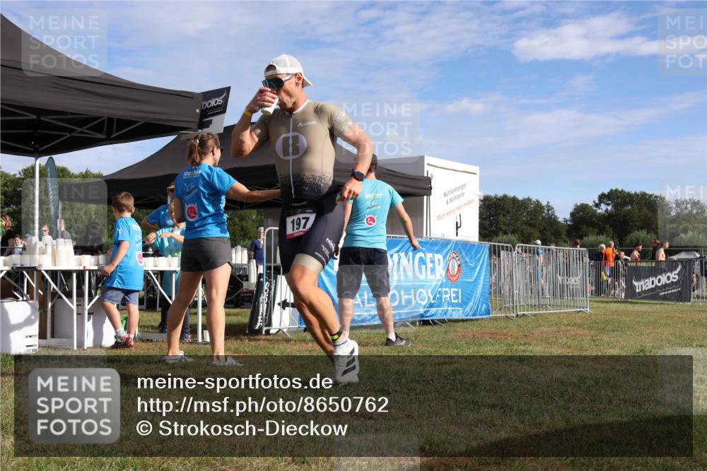 31.08.2025 - Elbe Triathlon Hamburg Strokosch-Dieckow http://msf.ph/oto/8650762 31.08.2025 09:41:04 Laufen 100, 100, 197, 100, 100 meine-sportfotos.de