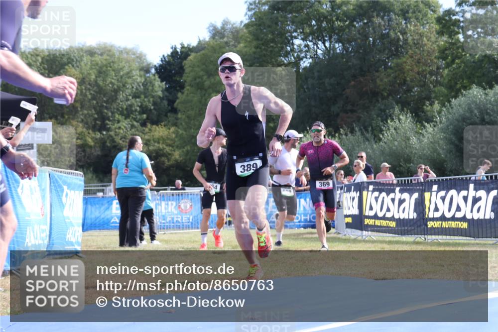 31.08.2025 - Elbe Triathlon Hamburg Strokosch-Dieckow http://msf.ph/oto/8650763 31.08.2025 10:26:29 Ziel 197, 369, 389 meine-sportfotos.de