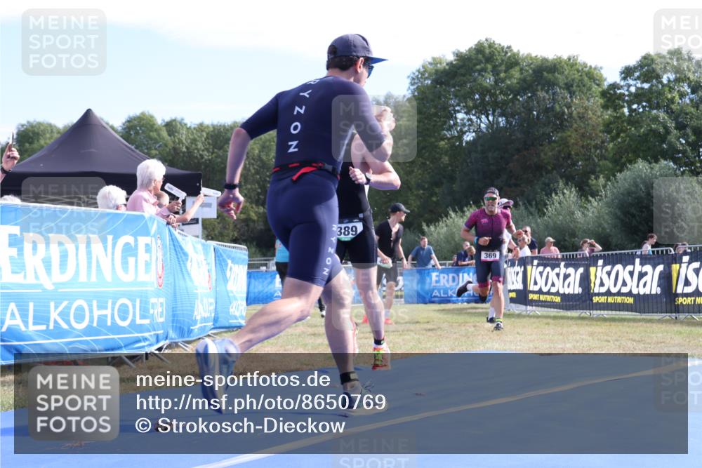 31.08.2025 - Elbe Triathlon Hamburg Strokosch-Dieckow http://msf.ph/oto/8650769 31.08.2025 10:26:29 Ziel 197, 369, 389 meine-sportfotos.de