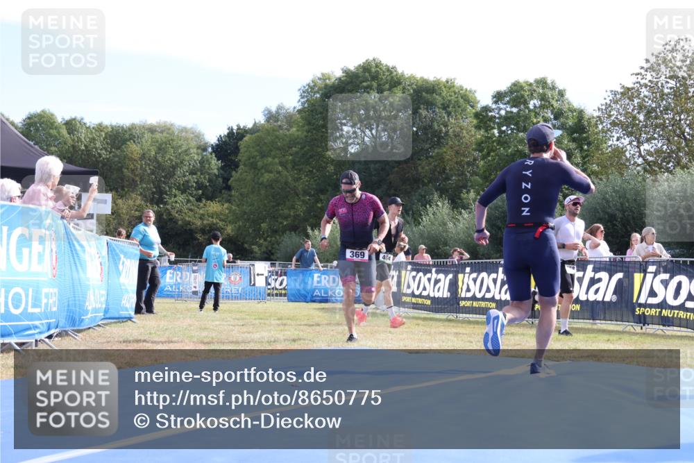 31.08.2025 - Elbe Triathlon Hamburg Strokosch-Dieckow http://msf.ph/oto/8650775 31.08.2025 10:26:31 Ziel 244, 369, 389 meine-sportfotos.de
