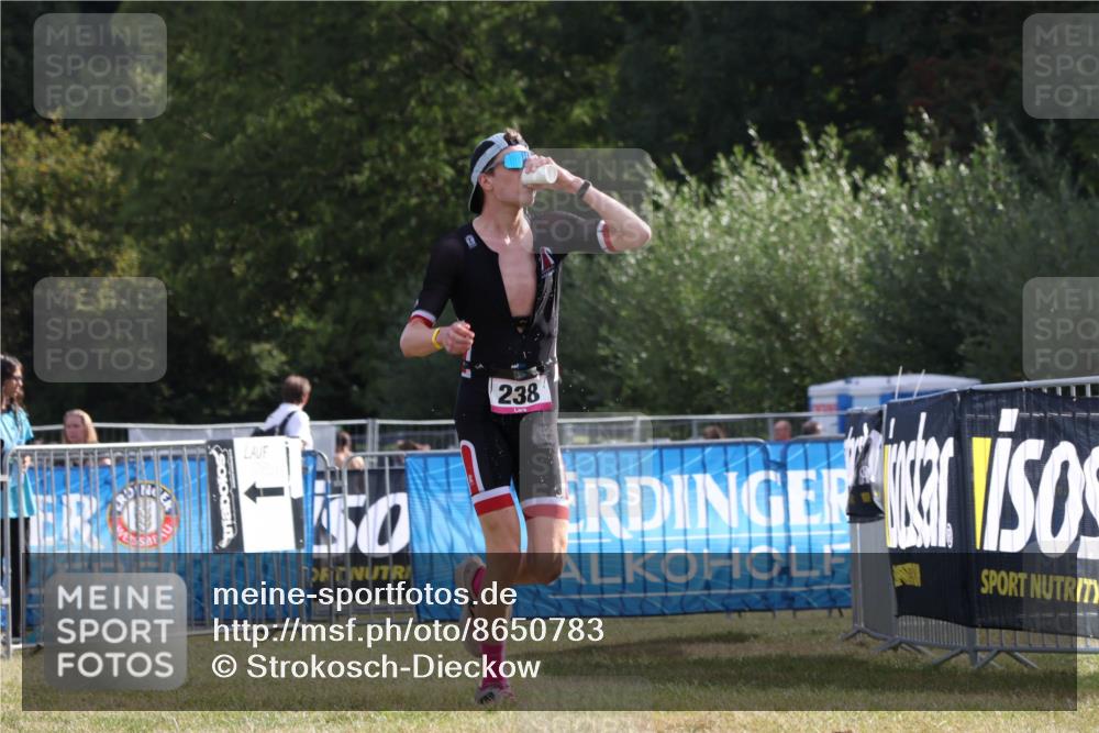 31.08.2025 - Elbe Triathlon Hamburg Strokosch-Dieckow http://msf.ph/oto/8650783 31.08.2025 09:49:42 Laufen 238 meine-sportfotos.de