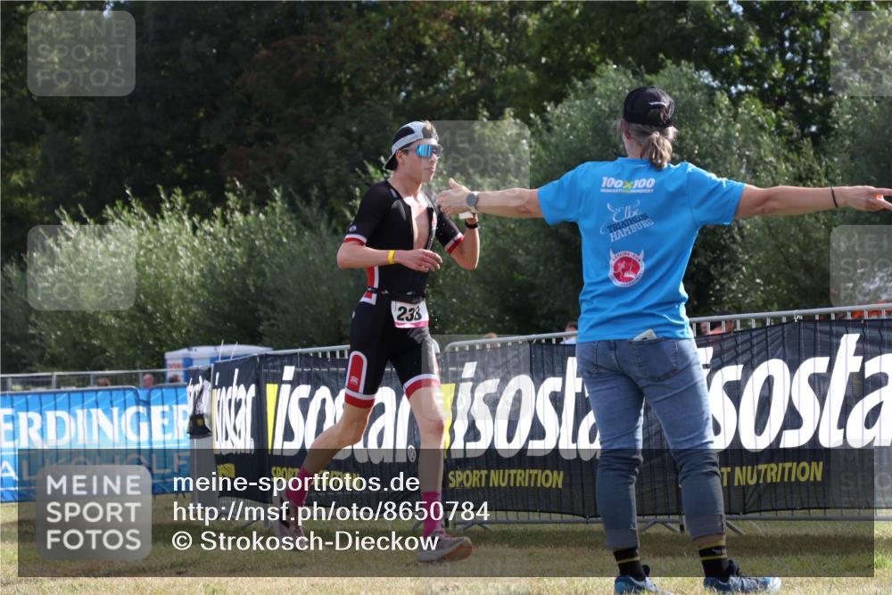 31.08.2025 - Elbe Triathlon Hamburg Strokosch-Dieckow http://msf.ph/oto/8650784 31.08.2025 09:49:43 Laufen 238, 100, 100 meine-sportfotos.de