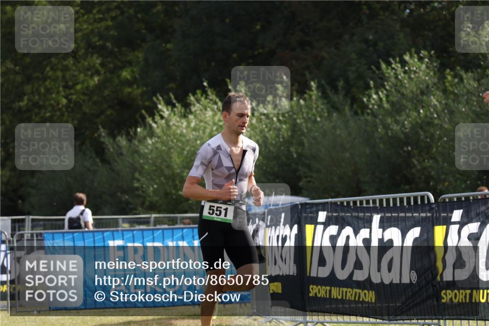 31.08.2025 - Elbe Triathlon Hamburg Strokosch-Dieckow http://msf.ph/oto/8650785 31.08.2025 09:49:44 Laufen 551 meine-sportfotos.de