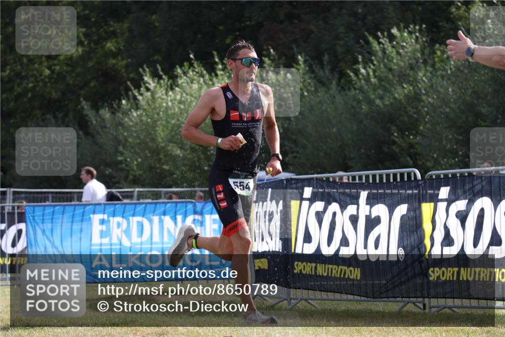 31.08.2025 - Elbe Triathlon Hamburg Strokosch-Dieckow http://msf.ph/oto/8650789 31.08.2025 09:49:51 Laufen 554 meine-sportfotos.de