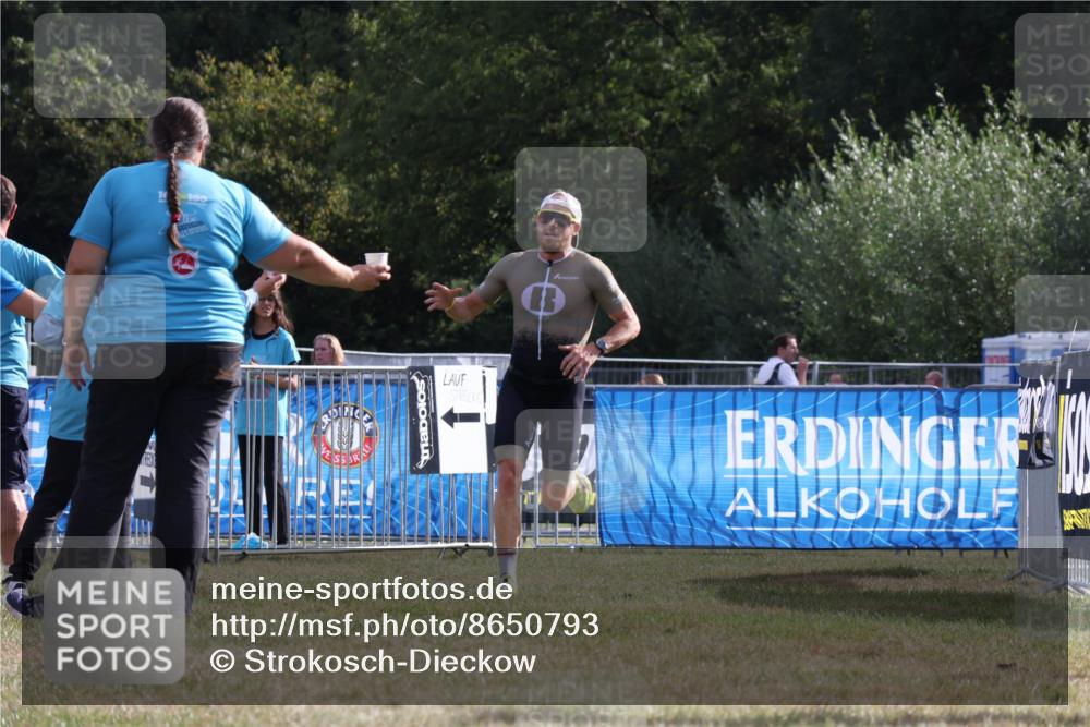 31.08.2025 - Elbe Triathlon Hamburg Strokosch-Dieckow http://msf.ph/oto/8650793 31.08.2025 09:50:36 Laufen 10100 meine-sportfotos.de