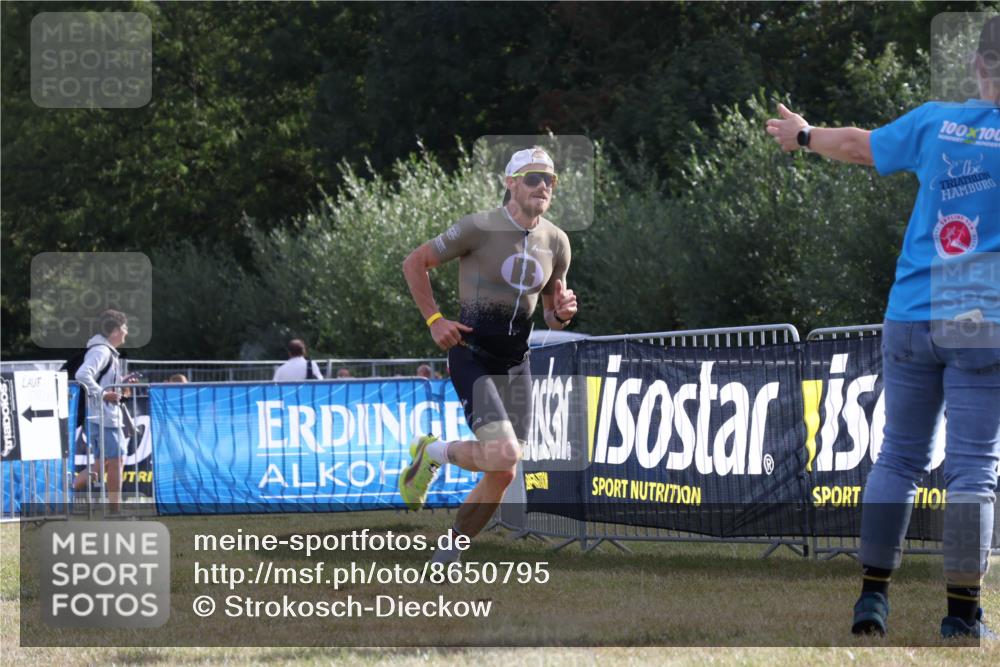 31.08.2025 - Elbe Triathlon Hamburg Strokosch-Dieckow http://msf.ph/oto/8650795 31.08.2025 09:50:38 Laufen 100, 100 meine-sportfotos.de