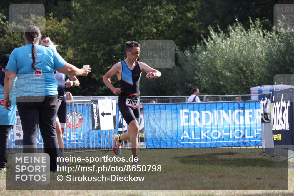 31.08.2025 - Elbe Triathlon Hamburg Strokosch-Dieckow http://msf.ph/oto/8650798 31.08.2025 09:50:42 Laufen 10, 100, 309 meine-sportfotos.de