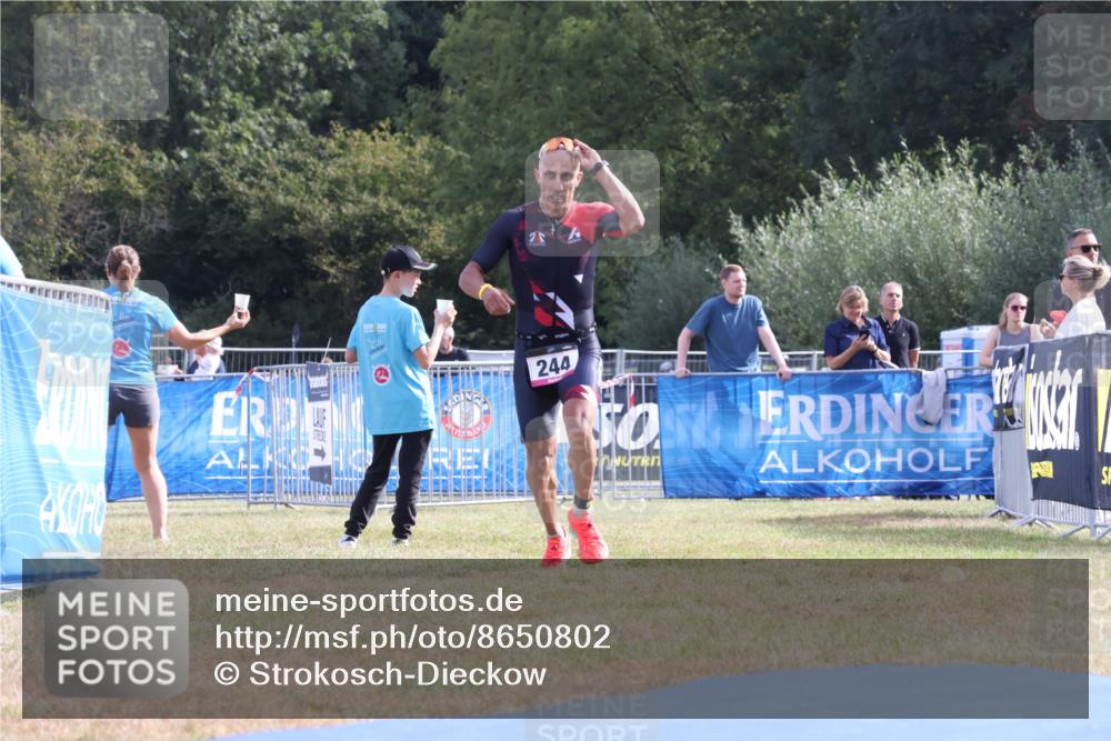 31.08.2025 - Elbe Triathlon Hamburg Strokosch-Dieckow http://msf.ph/oto/8650802 31.08.2025 10:26:36 Ziel 244, 369 meine-sportfotos.de