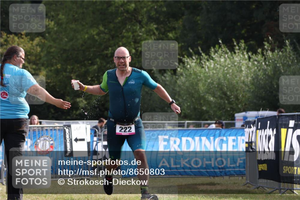 31.08.2025 - Elbe Triathlon Hamburg Strokosch-Dieckow http://msf.ph/oto/8650803 31.08.2025 09:51:31 Laufen 100, 222 meine-sportfotos.de