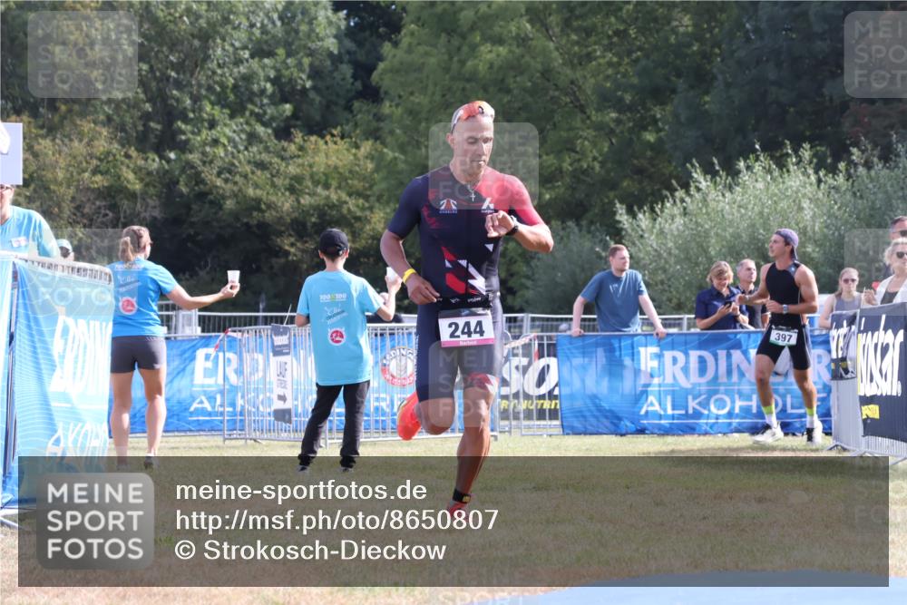 31.08.2025 - Elbe Triathlon Hamburg Strokosch-Dieckow http://msf.ph/oto/8650807 31.08.2025 10:26:37 Ziel 244, 369 meine-sportfotos.de