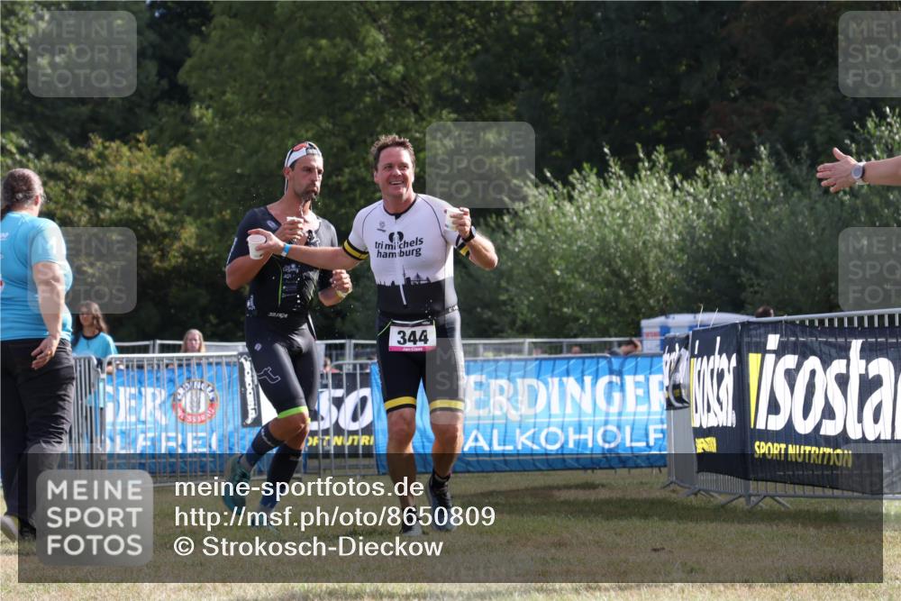 31.08.2025 - Elbe Triathlon Hamburg Strokosch-Dieckow http://msf.ph/oto/8650809 31.08.2025 09:51:53 Laufen 344 meine-sportfotos.de