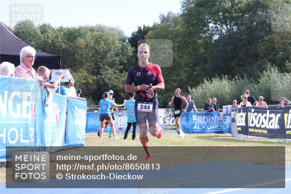 31.08.2025 - Elbe Triathlon Hamburg Strokosch-Dieckow http://msf.ph/oto/8650813 31.08.2025 10:26:38 Ziel 244 meine-sportfotos.de