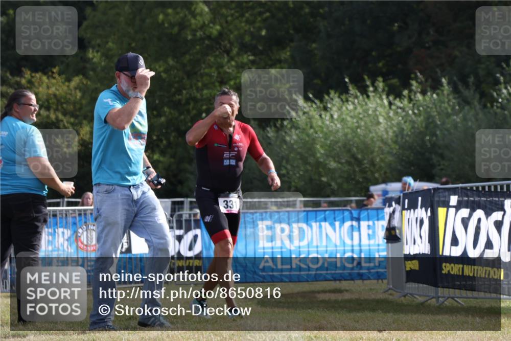 31.08.2025 - Elbe Triathlon Hamburg Strokosch-Dieckow http://msf.ph/oto/8650816 31.08.2025 09:52:06 Laufen 331 meine-sportfotos.de
