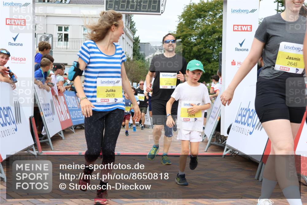 31.08.2025 - 21. Blankeneser Heldenlauf Strokosch-Dieckow http://msf.ph/oto/8650818 31.08.2025 10:36:24 Ziel 2585, 2586, 2739, 2645, 2650, 2744, 2281, 2608, 2609, 2520, 2522, 2377, 2670, 2674 meine-sportfotos.de