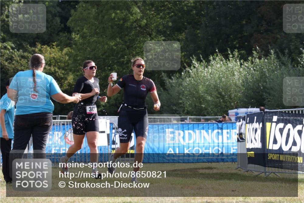 31.08.2025 - Elbe Triathlon Hamburg Strokosch-Dieckow http://msf.ph/oto/8650821 31.08.2025 09:52:18 Laufen 100, 100, 300 meine-sportfotos.de