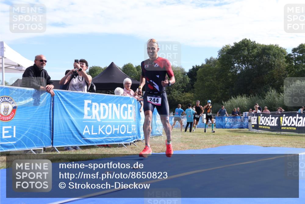 31.08.2025 - Elbe Triathlon Hamburg Strokosch-Dieckow http://msf.ph/oto/8650823 31.08.2025 10:26:39 Ziel 244 meine-sportfotos.de