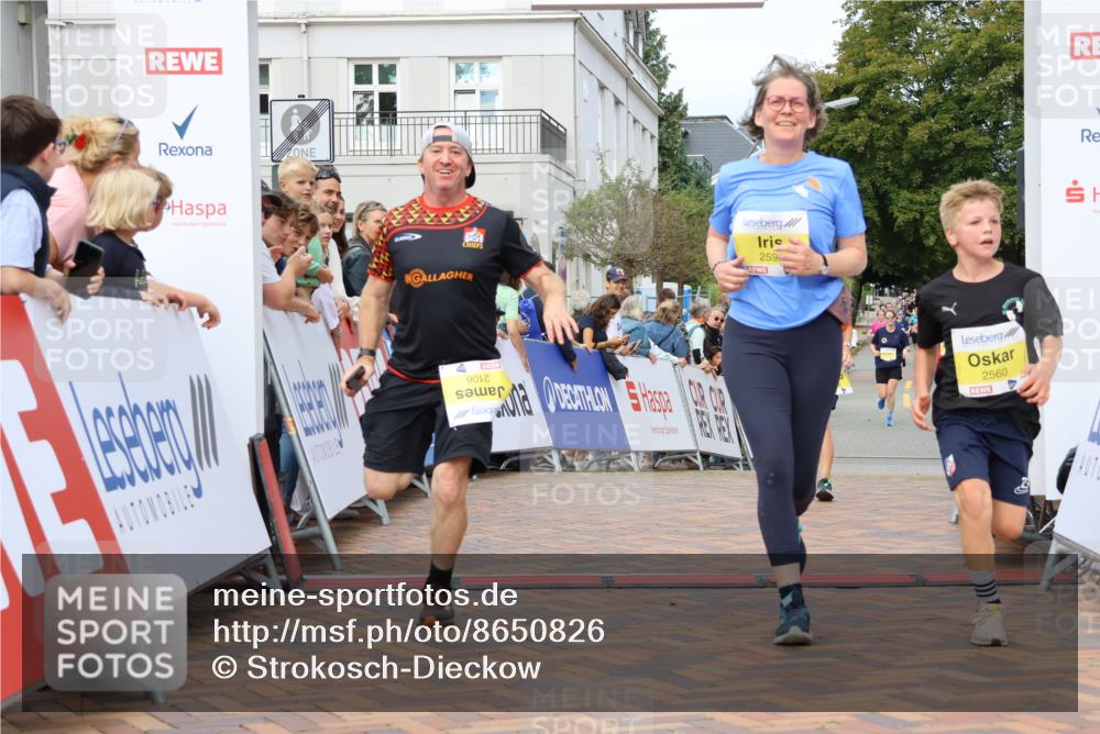 31.08.2025 - 21. Blankeneser Heldenlauf Strokosch-Dieckow http://msf.ph/oto/8650826 31.08.2025 10:30:37 Ziel 2560, 2106, 2599, 2102 meine-sportfotos.de