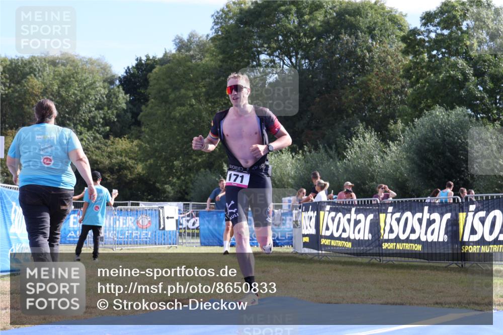 31.08.2025 - Elbe Triathlon Hamburg Strokosch-Dieckow http://msf.ph/oto/8650833 31.08.2025 10:27:29 Ziel 171 meine-sportfotos.de