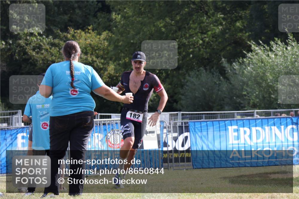 31.08.2025 - Elbe Triathlon Hamburg Strokosch-Dieckow http://msf.ph/oto/8650844 31.08.2025 09:53:09 Laufen 100, 100, 10, 100, 182 meine-sportfotos.de