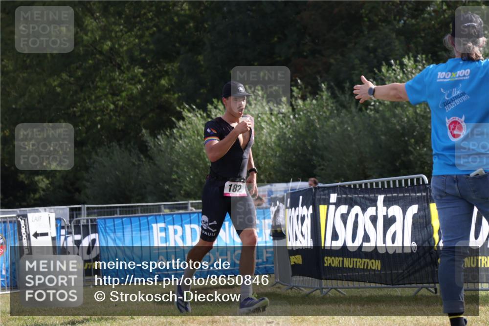 31.08.2025 - Elbe Triathlon Hamburg Strokosch-Dieckow http://msf.ph/oto/8650846 31.08.2025 09:53:11 Laufen 182, 100, 100, 30 meine-sportfotos.de