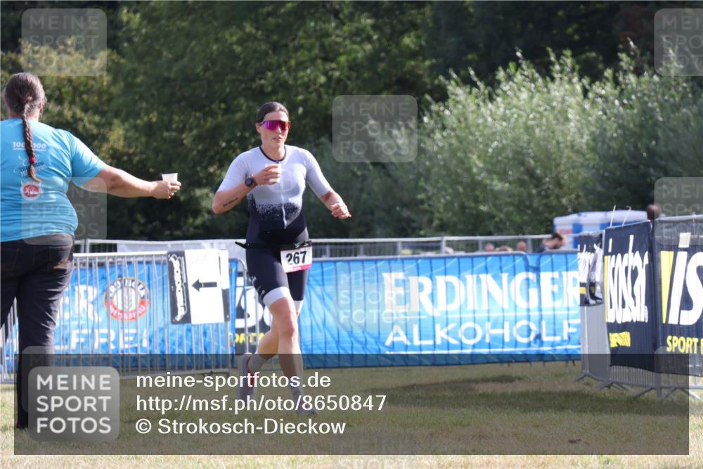 31.08.2025 - Elbe Triathlon Hamburg Strokosch-Dieckow http://msf.ph/oto/8650847 31.08.2025 09:53:18 Laufen 100, 100, 267 meine-sportfotos.de