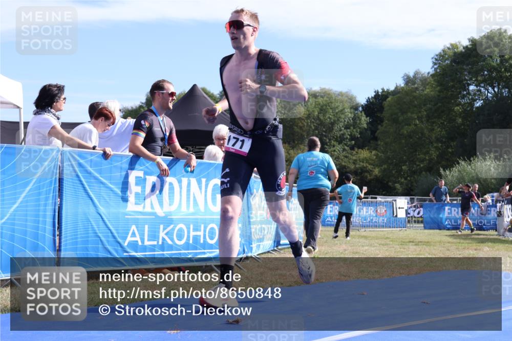 31.08.2025 - Elbe Triathlon Hamburg Strokosch-Dieckow http://msf.ph/oto/8650848 31.08.2025 10:27:30 Ziel 171 meine-sportfotos.de