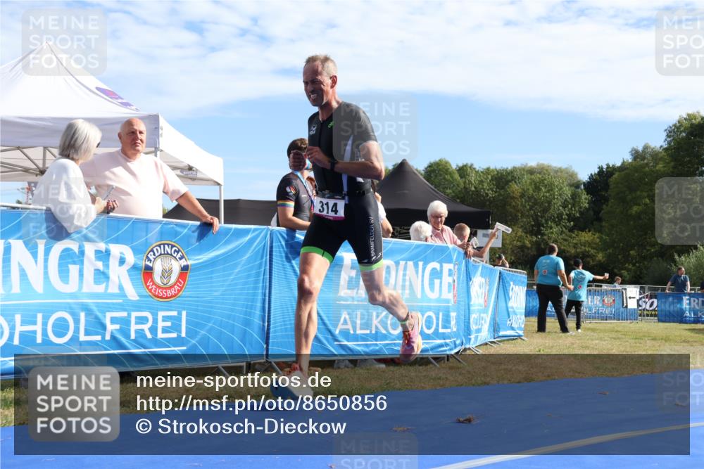 31.08.2025 - Elbe Triathlon Hamburg Strokosch-Dieckow http://msf.ph/oto/8650856 31.08.2025 10:27:53 Ziel 314, 364 meine-sportfotos.de