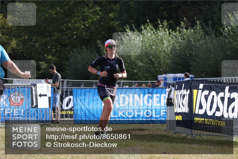 31.08.2025 - Elbe Triathlon Hamburg Strokosch-Dieckow http://msf.ph/oto/8650861 31.08.2025 09:53:41 Laufen 93 meine-sportfotos.de