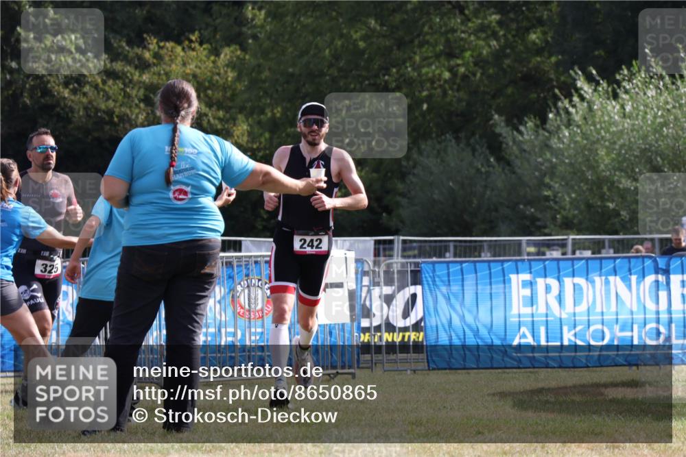 31.08.2025 - Elbe Triathlon Hamburg Strokosch-Dieckow http://msf.ph/oto/8650865 31.08.2025 09:53:49 Laufen 325, 242, 30 meine-sportfotos.de