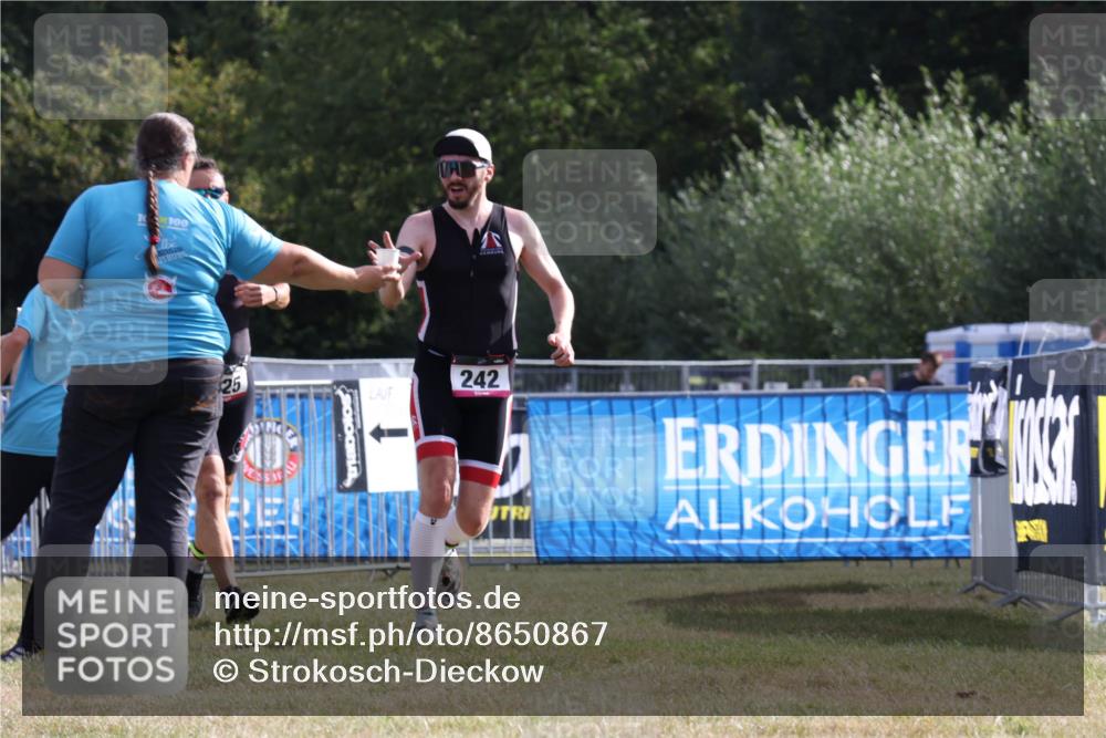31.08.2025 - Elbe Triathlon Hamburg Strokosch-Dieckow http://msf.ph/oto/8650867 31.08.2025 09:53:50 Laufen 100, 25, 242 meine-sportfotos.de