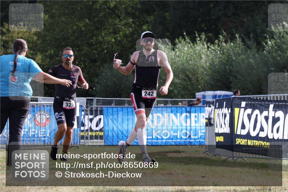 31.08.2025 - Elbe Triathlon Hamburg Strokosch-Dieckow http://msf.ph/oto/8650869 31.08.2025 09:53:50 Laufen 100, 100, 3, 3, 325, 130, 242 meine-sportfotos.de